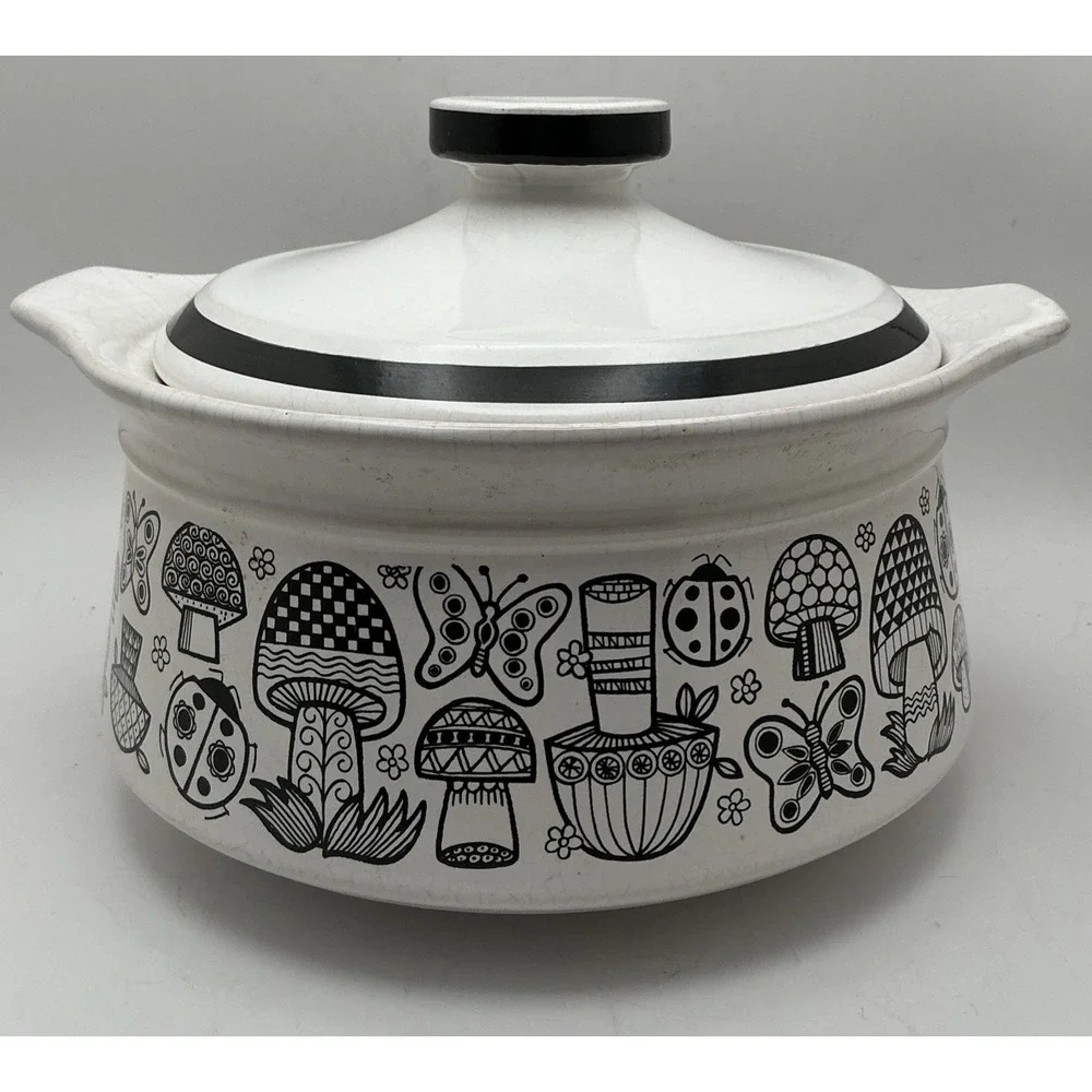 Vintage 70s Retro‎ Stoneware Lidded Casserole 2Qt Mushrooms Black White Crackle